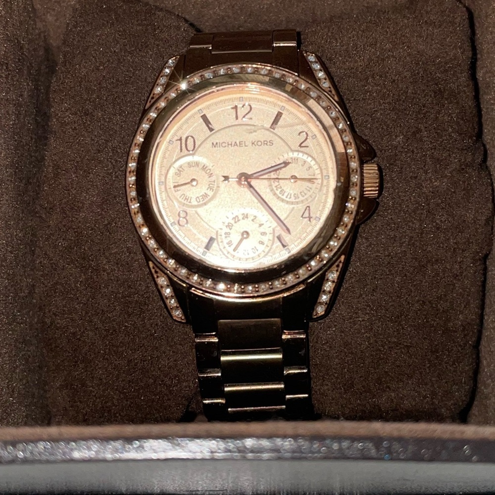 Michael Kors Rose Gold Watch - Picture 3 of 3